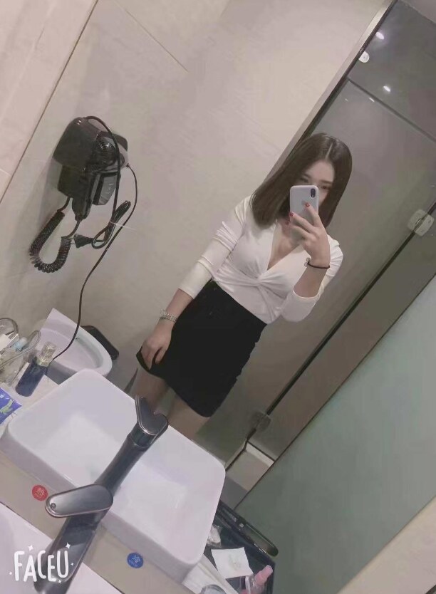 小妹胸不大，坚挺的很，活也做的舒服