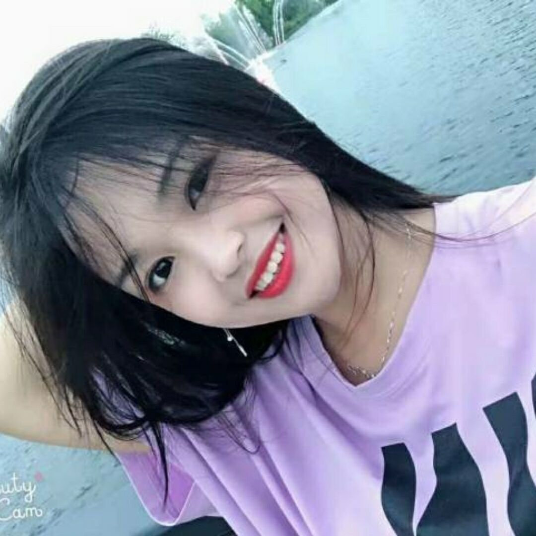 偶尔兼职的爱笑小白领