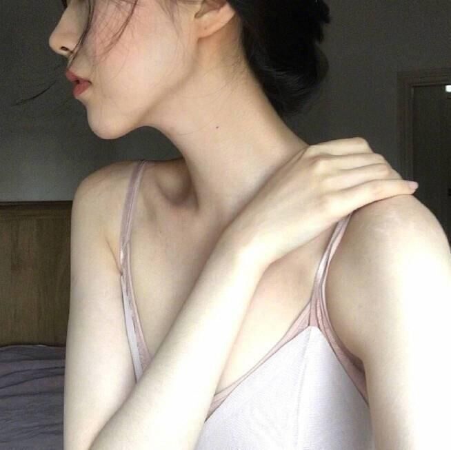 温柔小妹值得体验，身材很柔美