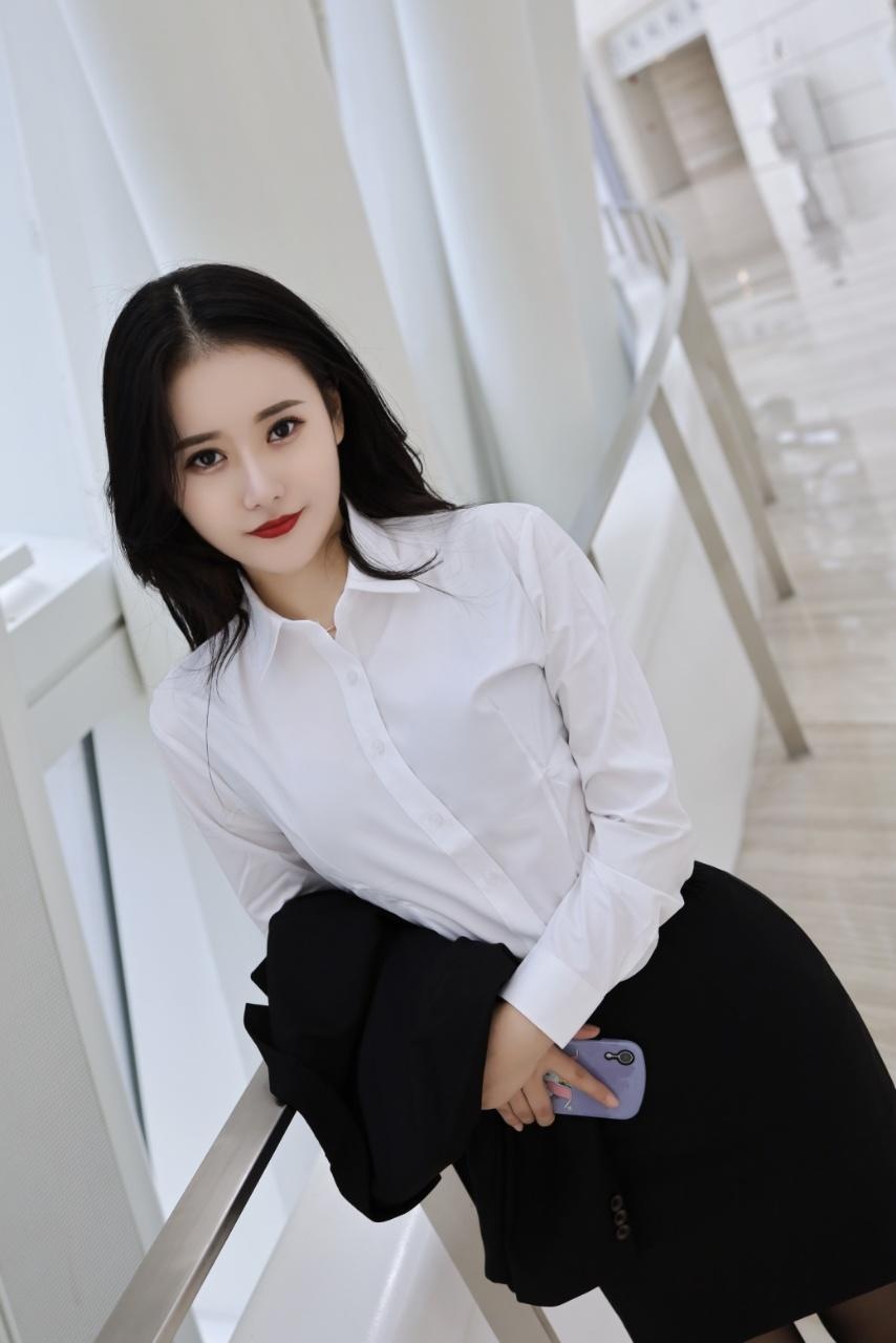秘书制服的体验，制服丝袜诱惑，爽歪歪