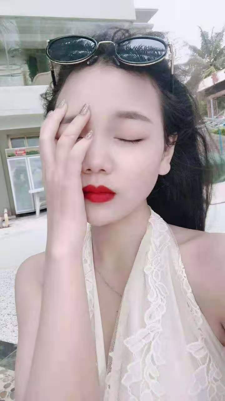 体验小白领的风情，可舌吻