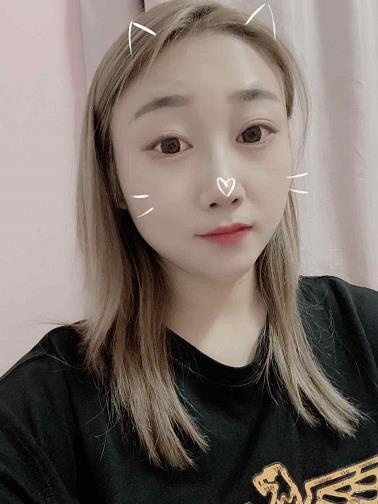 清纯的小女人，温柔似水，可舌吻