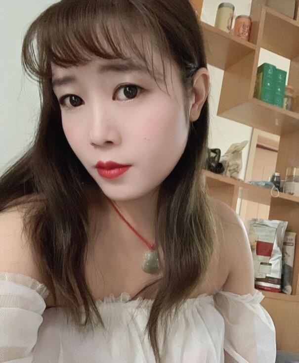 温柔体贴的妩媚女人，屁股大，泻火舒服