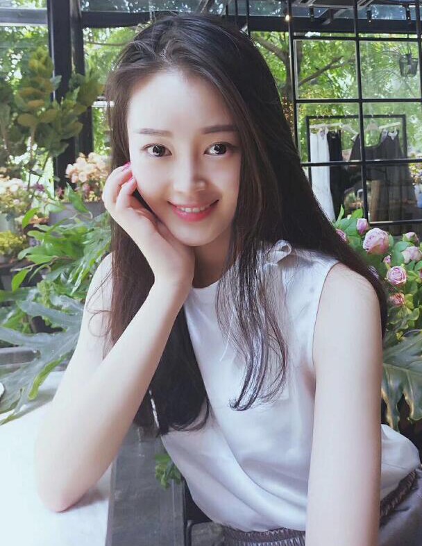 温柔漂亮的兼职妹子，丰满给力