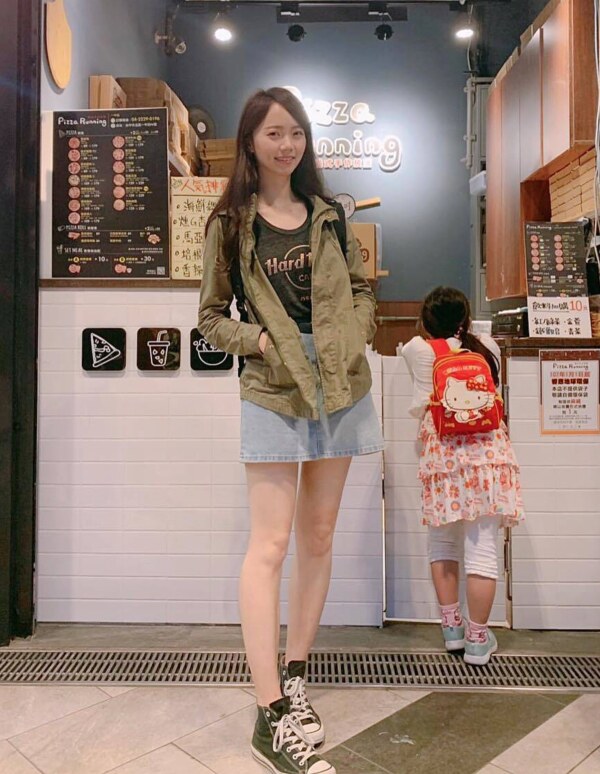 身材高挑，下面很紧致的美女