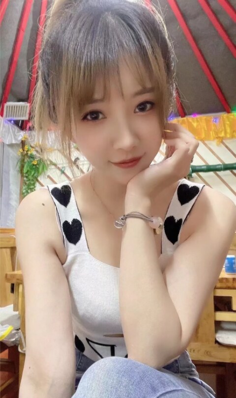 高颜值兼职小姐姐，身材火辣服务好