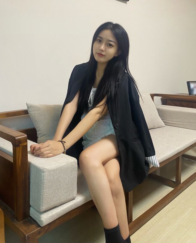 刚下海学生妹，身材火辣气质佳