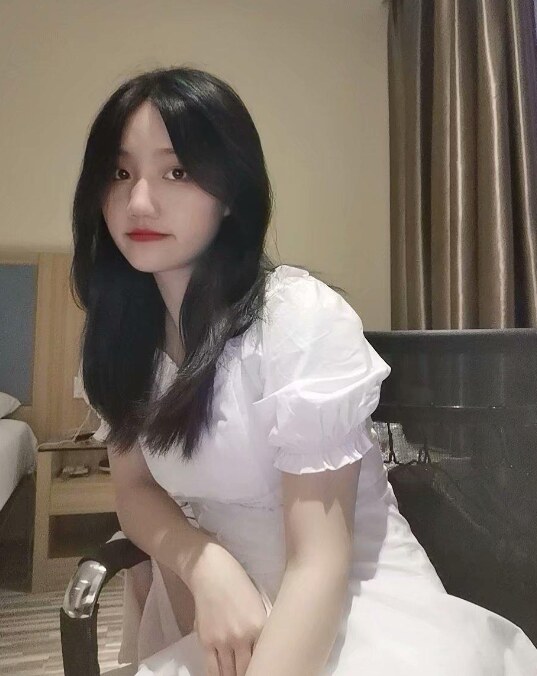 刚下水的妹子，很嫩很紧，高颜值