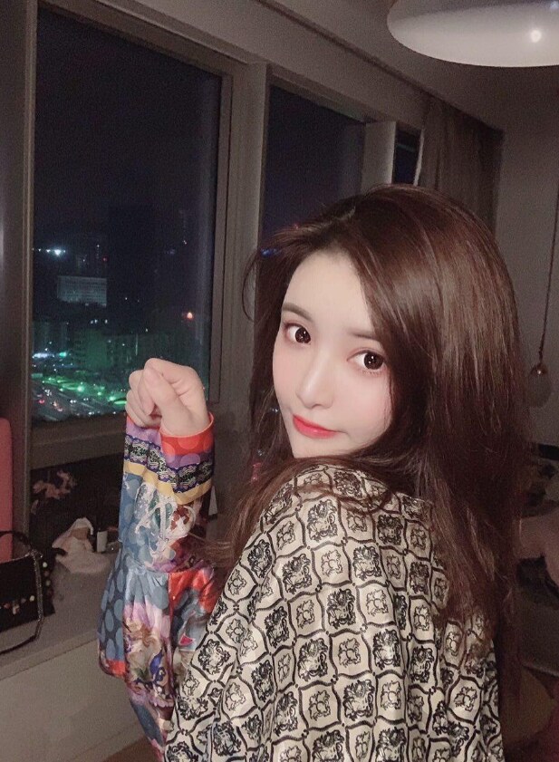 学舞蹈的兼职小妹。已认证强烈推荐