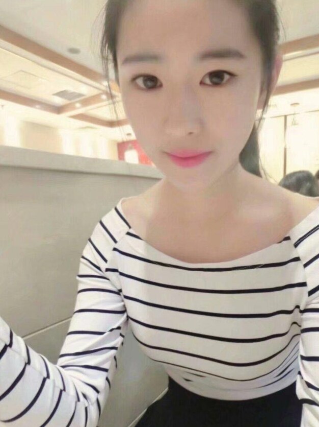 美容院的兼职妹妹上门，别看单纯，这完美小身材啪啪特别爽