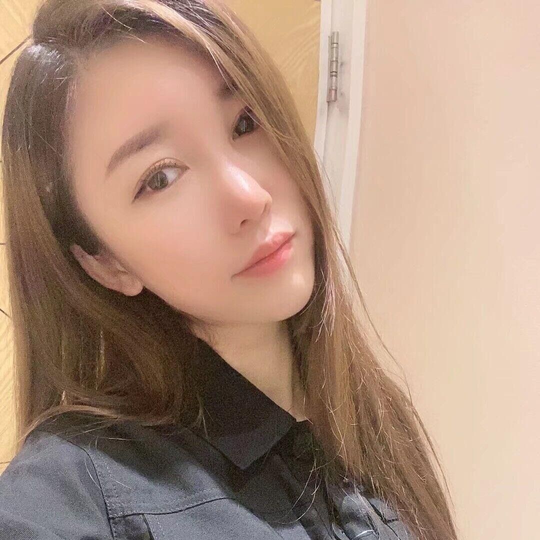 白嫩清纯新鲜小妞，水多的一比