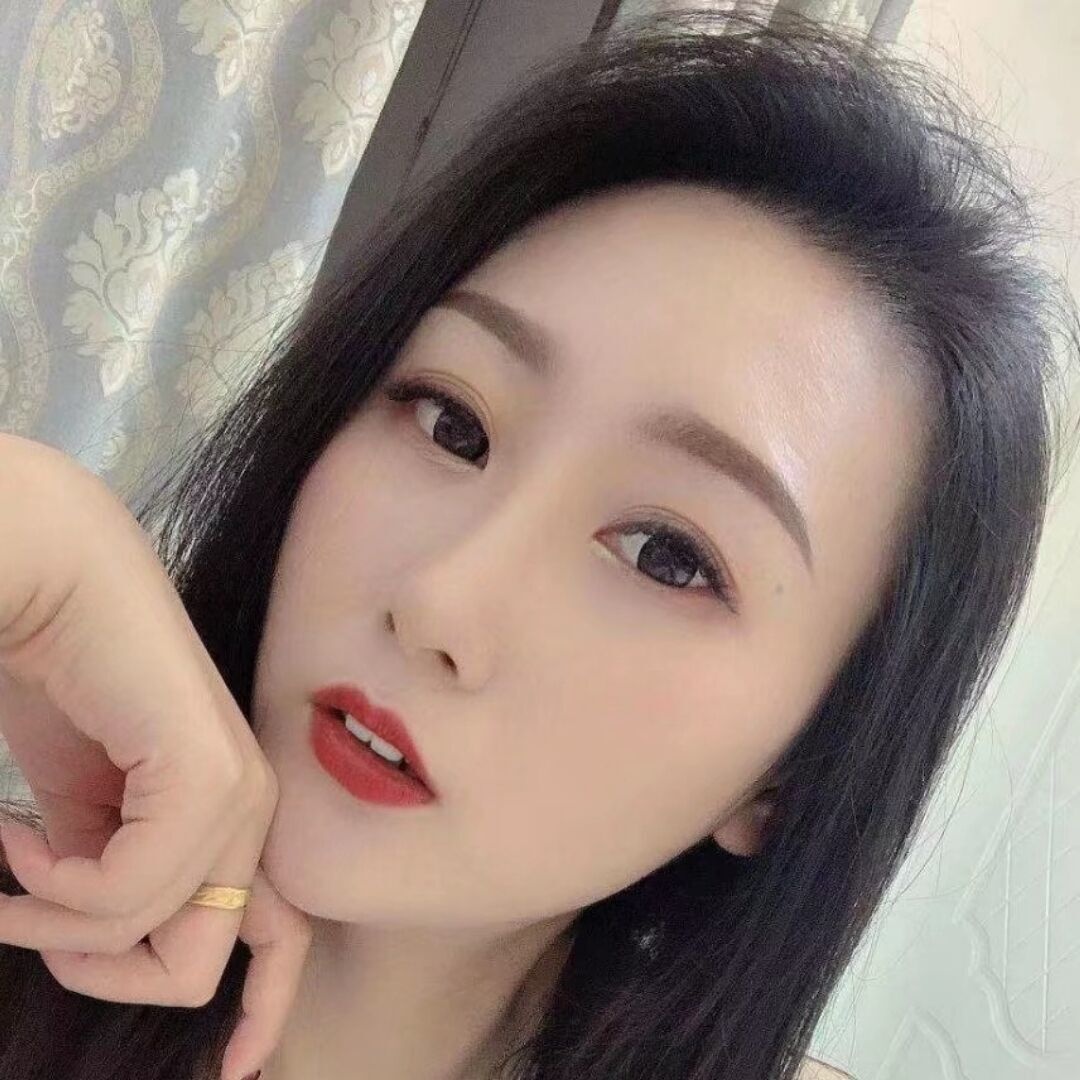 大灯浑圆Q弹前凸后翘，你想要的姿势她都有