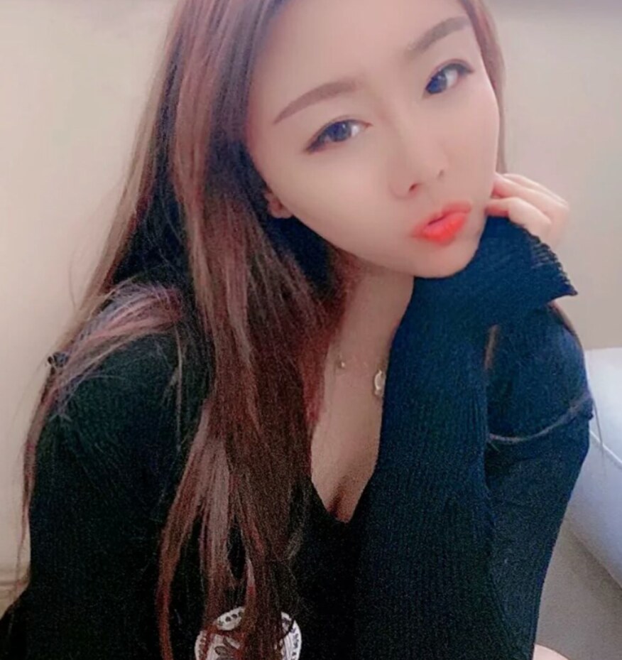 阴道会收缩的骚女，让人很满足