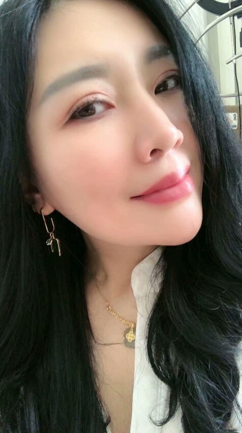 性价比高的气质美女，会玩还贴心