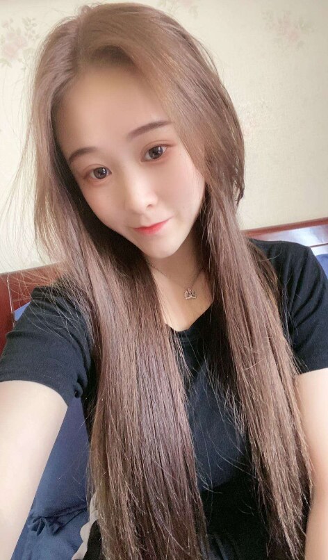 噗呲冒水的兼职妹子，一脸清纯，内心狂荡
