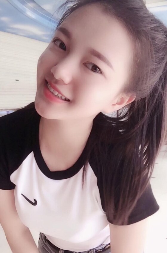 风骚无比的兼职嫩妹，口活超级爽