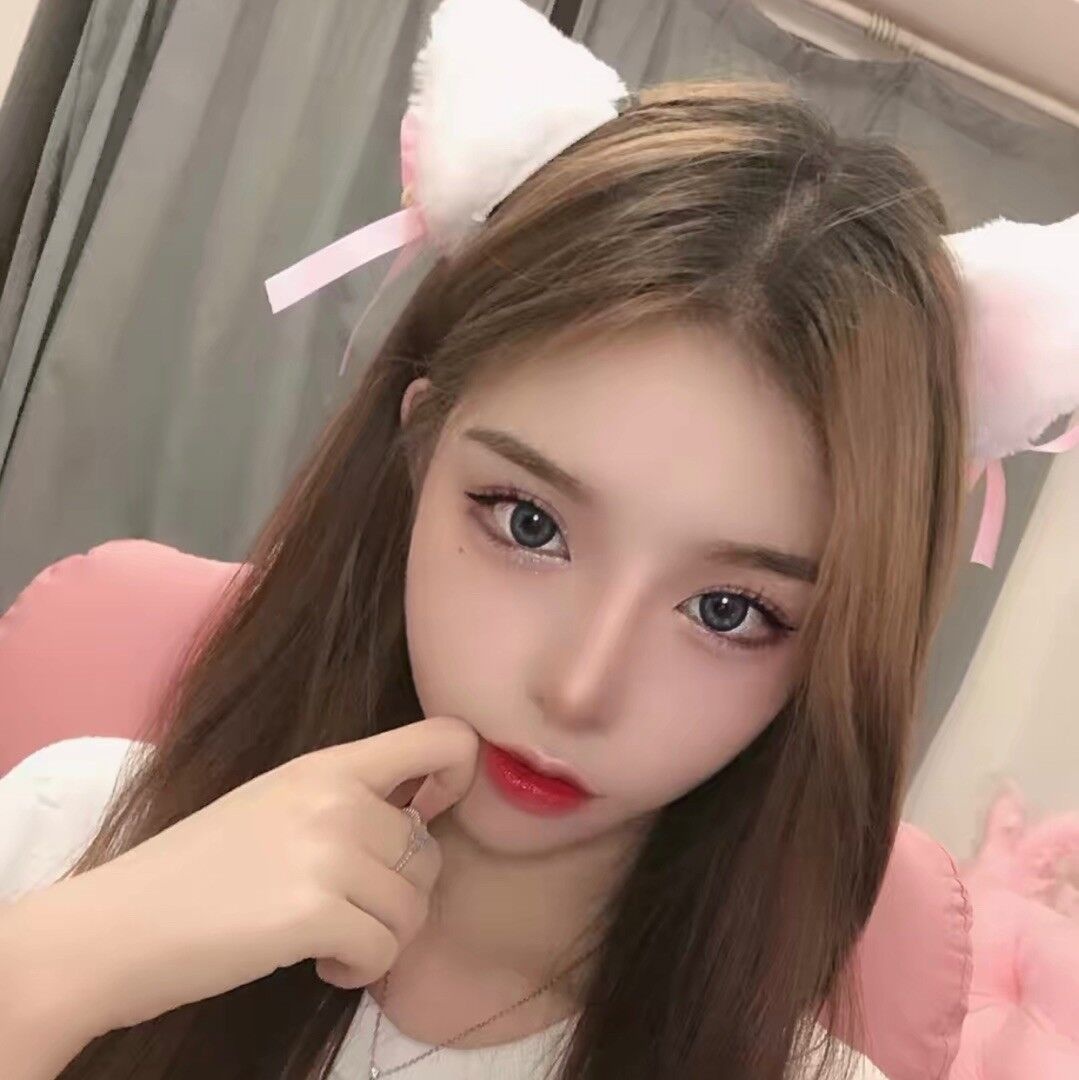 妹子颜值高，身材火辣，下面很粉