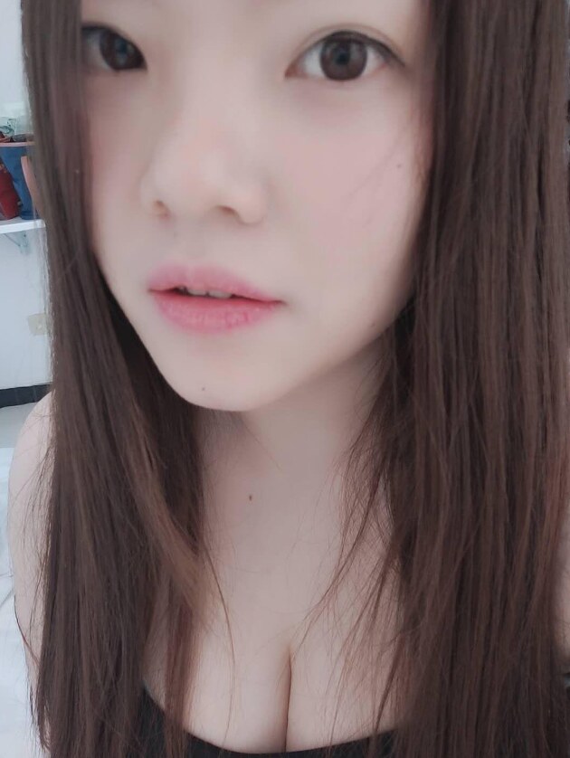 推荐一个私藏很久的妹子，乖巧漂亮