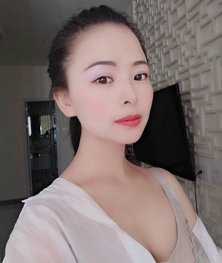强烈推荐长得很漂亮的美女