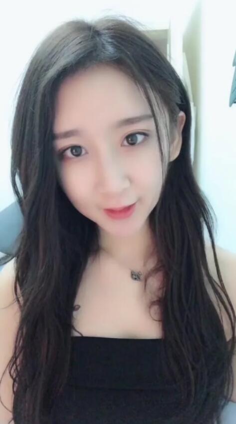 眼神迷离的小女神，叫声有点淫荡