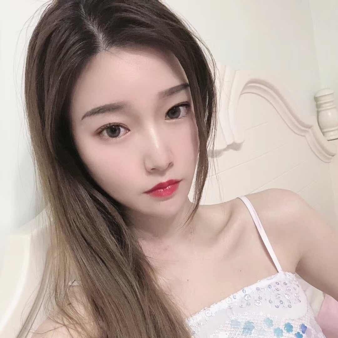 兼职小嫩妹，喜欢玩游戏，非常爽