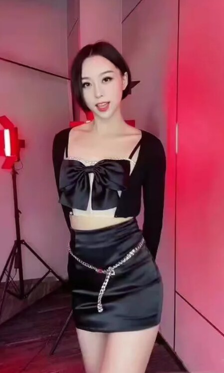 骚话不断的浪妹，口活太棒了