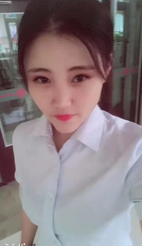 口活特别棒的骚妹子，胸大有弹性