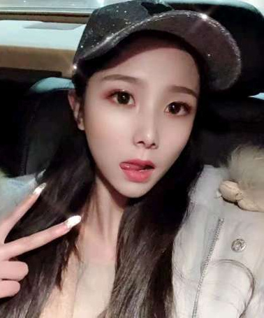 小成熟御姐范的妹子。温柔体贴，主动