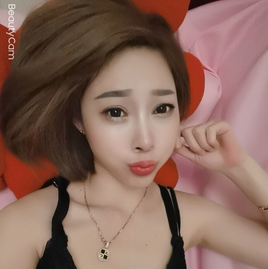 短发骨感少妇，健谈会撩人