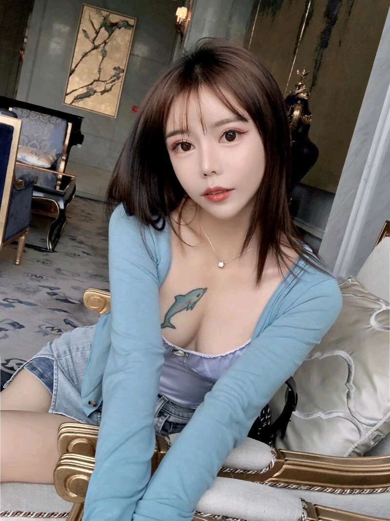体验非常爽的性感小嫩妹