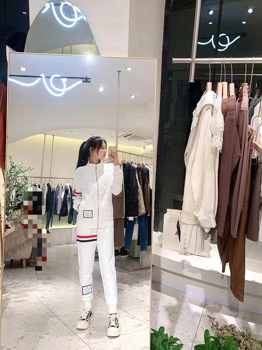 性价比极高，身材苗条，很性感