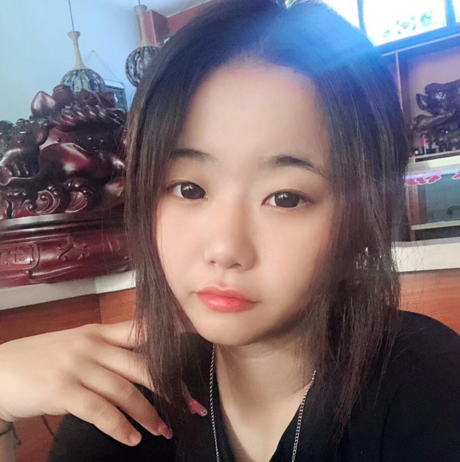 验证艺校舞蹈系妹子，一字马帮你解锁各种姿势