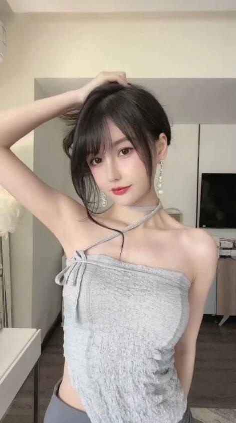 小姐姐长得漂亮，胸大屁股大