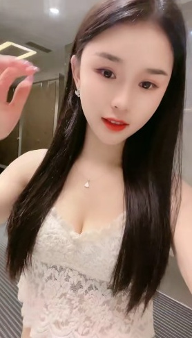 骚妹很会玩，乳交足交，颜射，样样精通体验十足