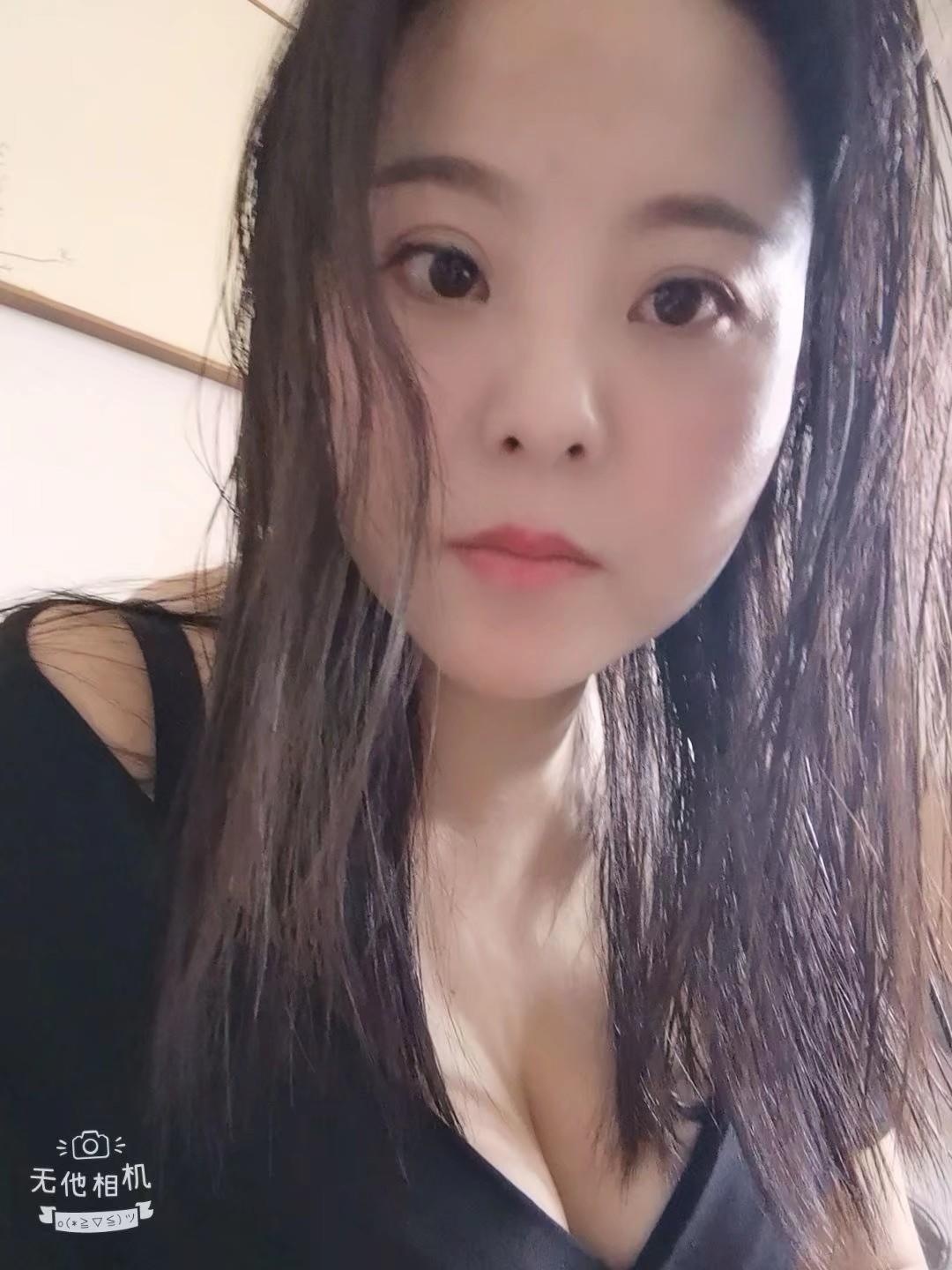 分享个大胸辣妹，性格火辣，活超爽