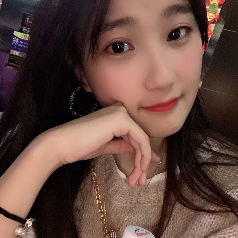 温柔的妹子身材很不错，皮肤白