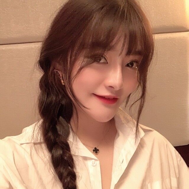 胸大屁股大的小妹，皮肤特别弹