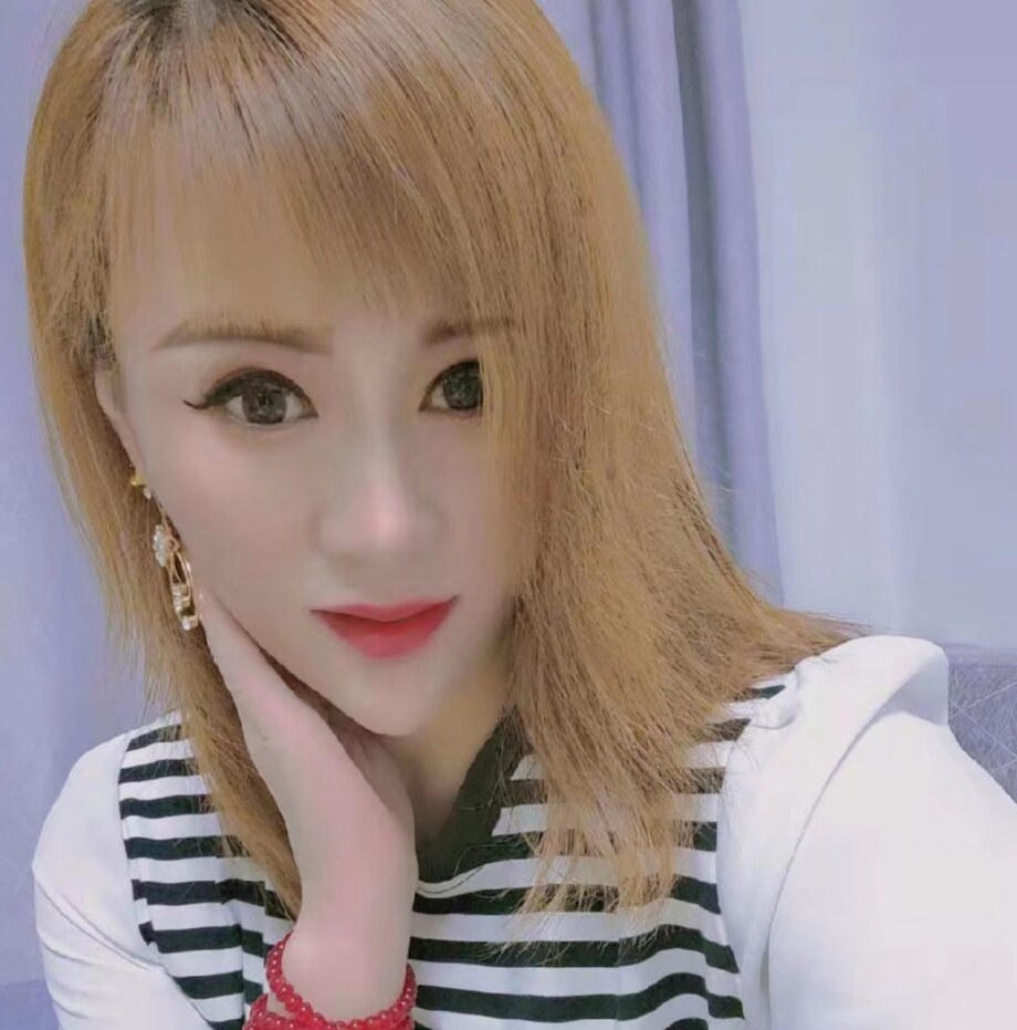 皮肤滑滑的逼紧人骚