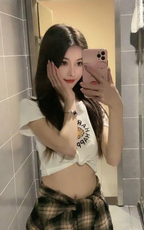 身材颜值很不错的一位美女