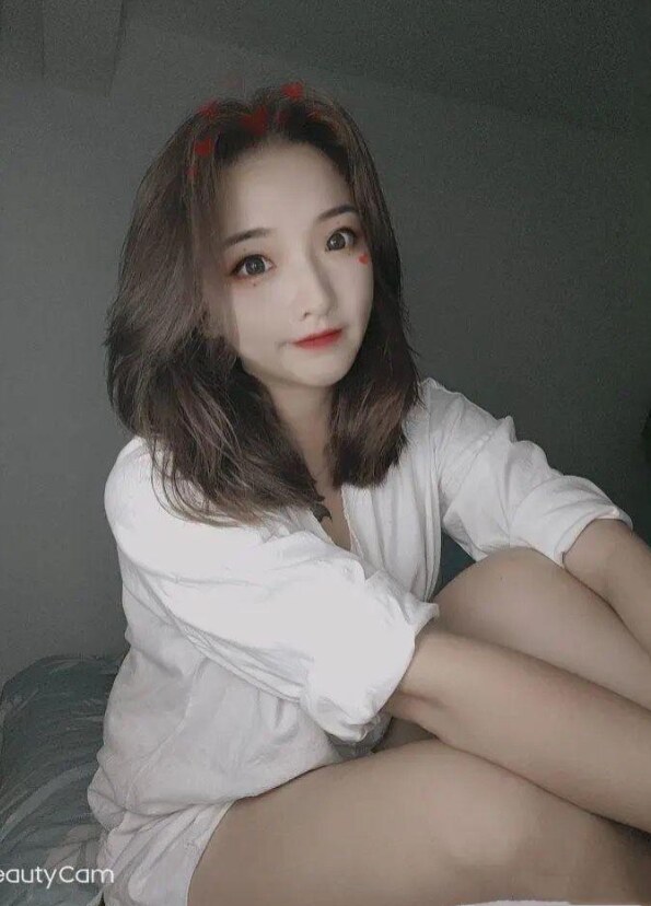 南方来的妹子，清纯大胸很漂亮