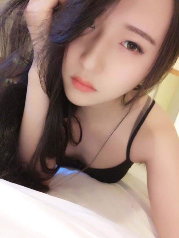 外貌非常漂亮的OL的高个兼职小女孩