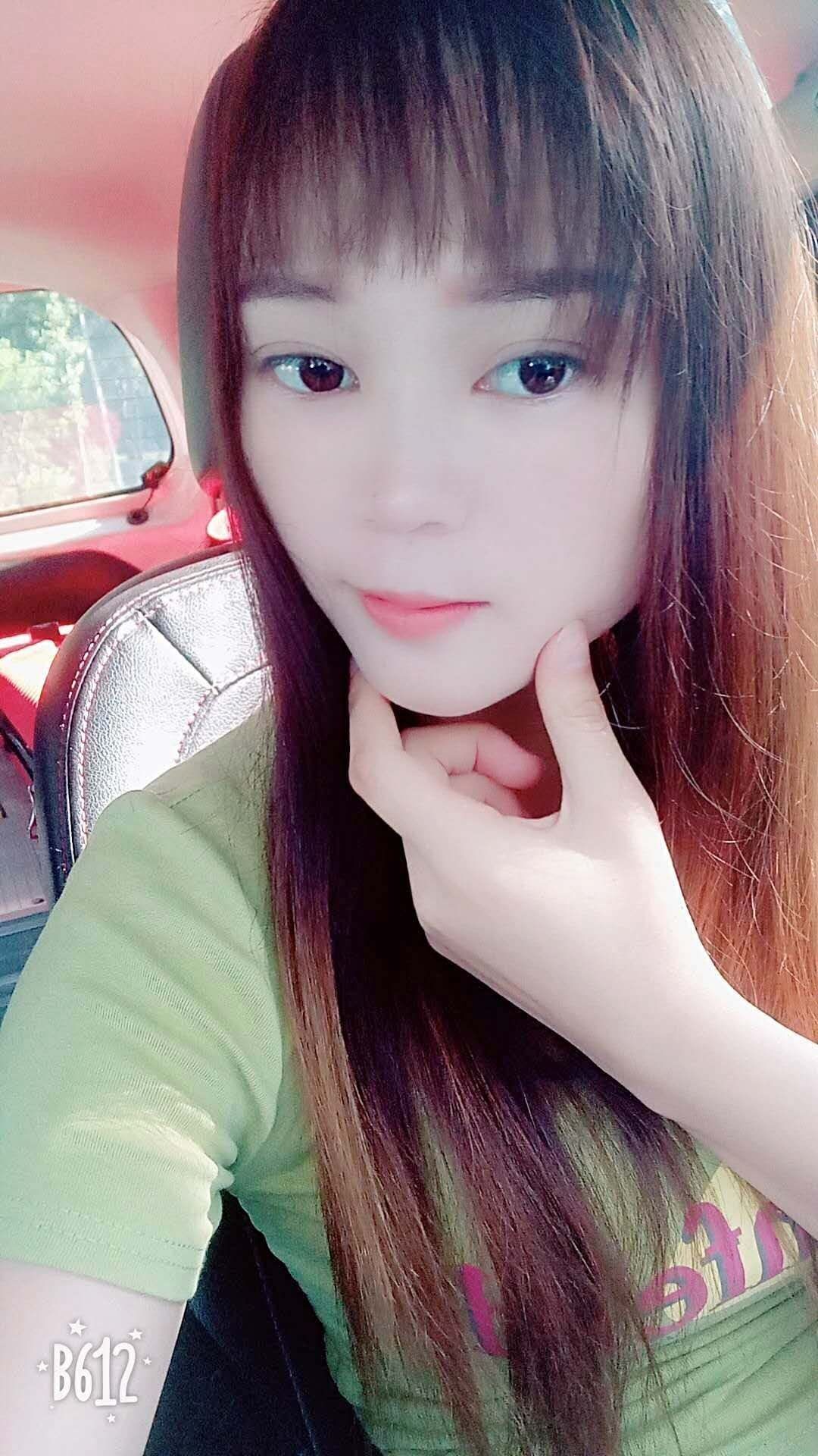 刚出道的清纯重庆女孩，下面就一个字，紧