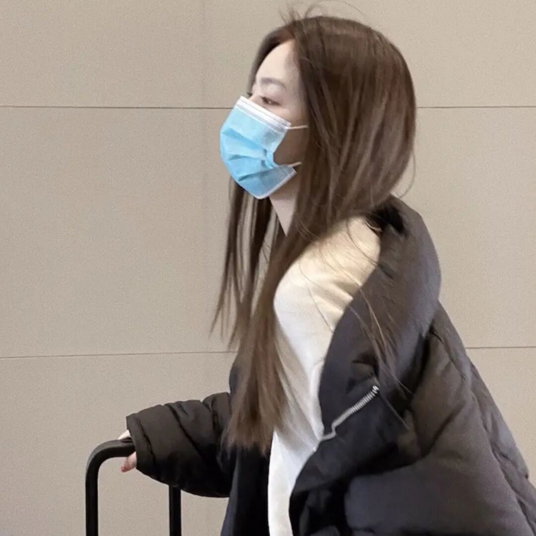 舌吻颜值不错的妹子，销魂电钻全身舔一遍