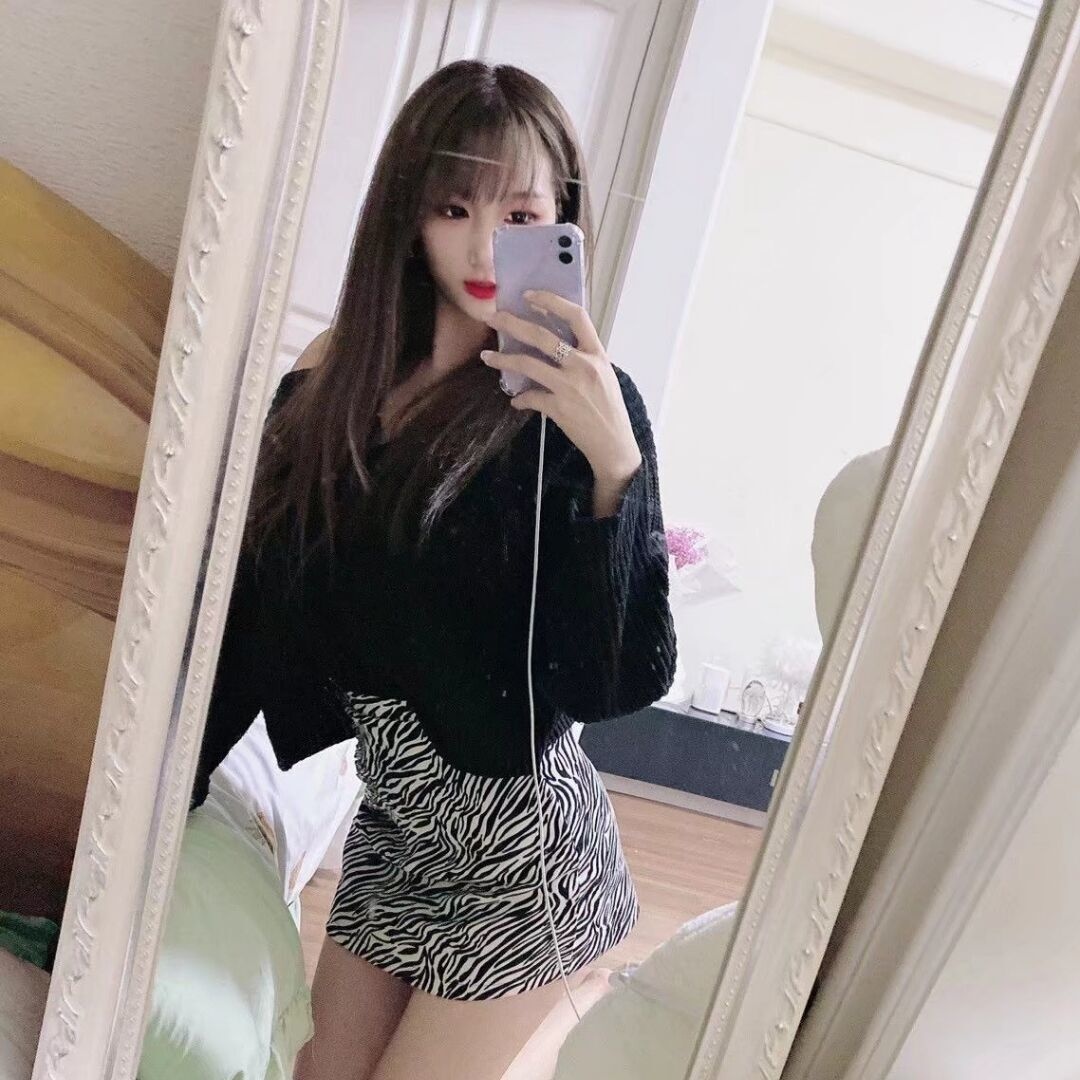 姑娘刚入行，模特身材很紧