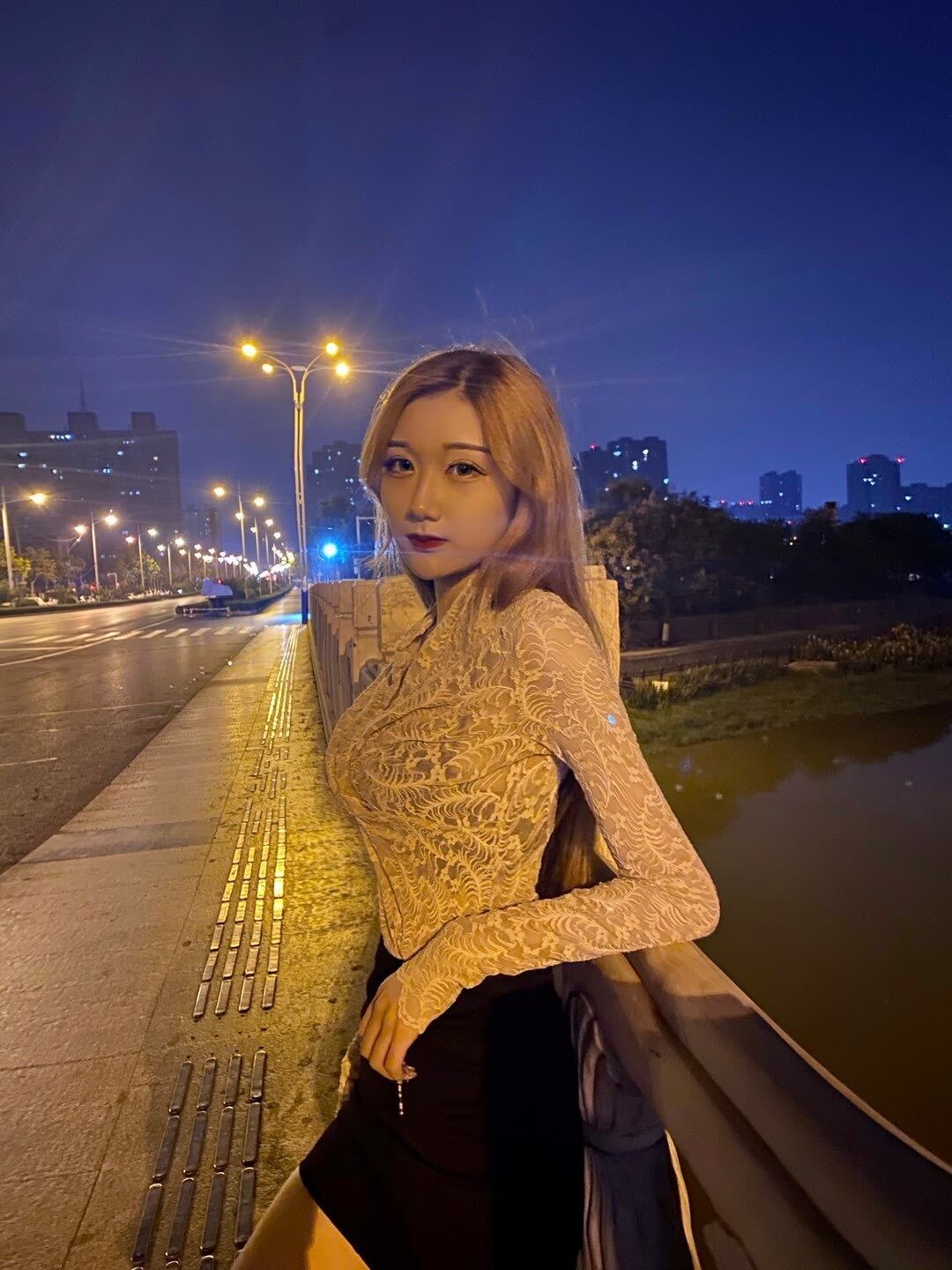 物质大奶学生妹，温柔体贴，不机车