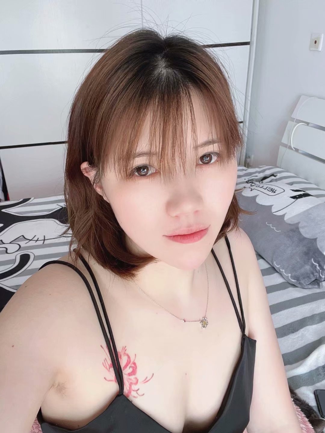 超高颜值，完美身材比例，服务很赞