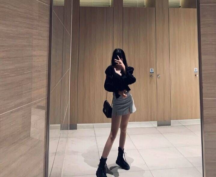 高颜值女神，既性感臀又翘，可约