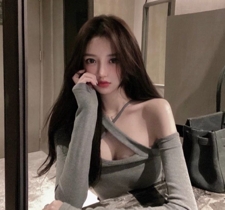 三点粉嫩，叫声让人兴奋的小妮子