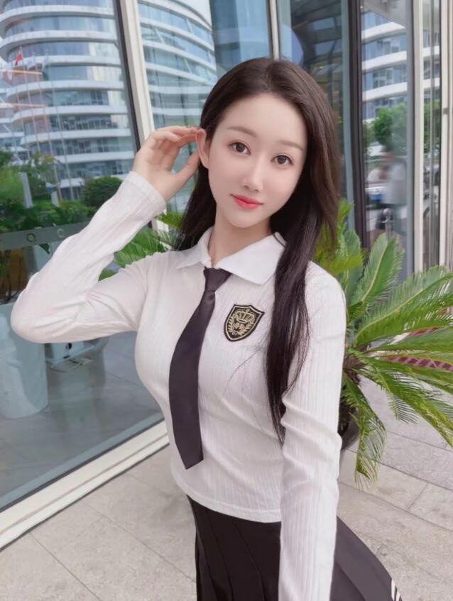 性感艳舞女郎，舌吻69尺度全开放，很刺激