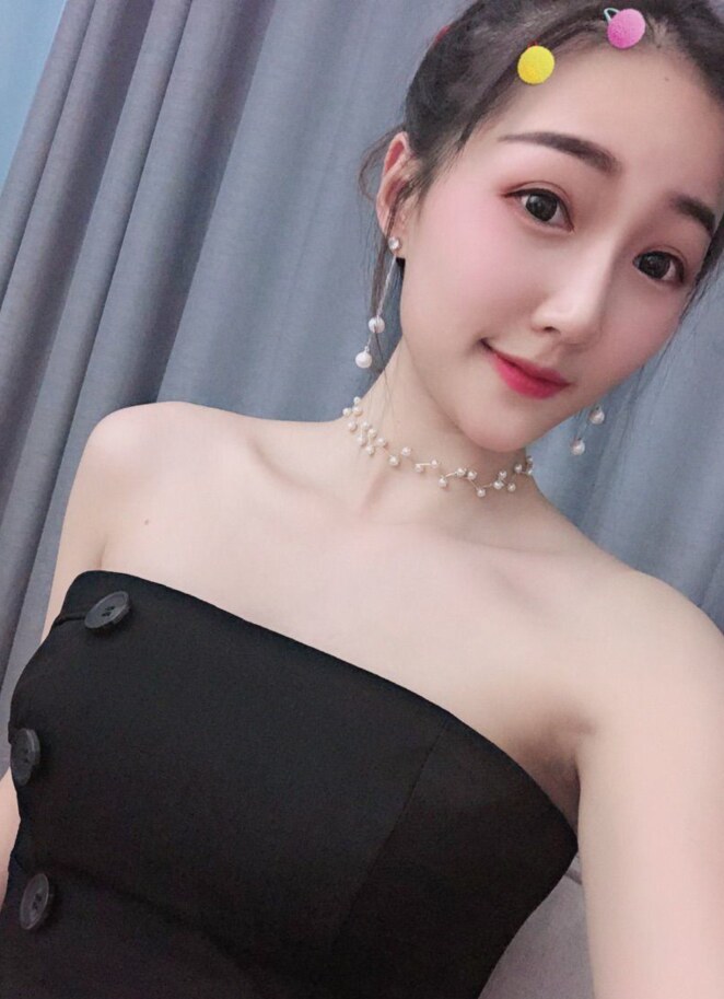 肤白貌美良家气质的嫩妹